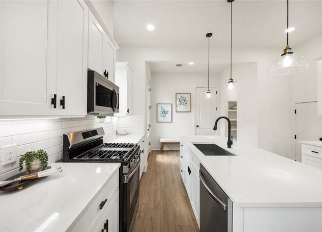 Property at 3107 Stonwall St, Houston, TX 77020, 3 beds, 2.5 baths