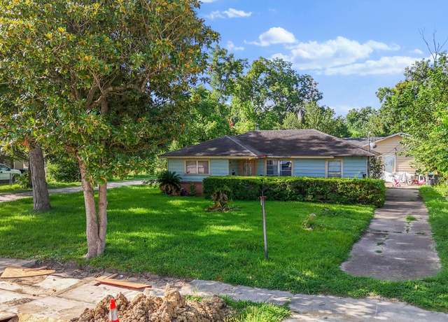 Property at 246 Rebecca St, Houston, TX 77022, 10 beds, 4 baths
