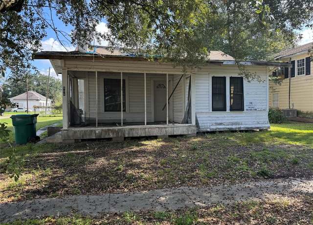 Property at 906 6th St, Orange, TX 77630, 2 beds, 1 bath