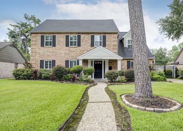 Property at 1109 Cheshire Ln, Houston, TX 77018, 3 beds, 2.5 baths