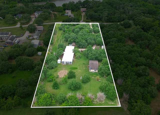 Property at 14025 Oak Lake Village Dr, Needville, TX 77461, 5 beds, 2 baths