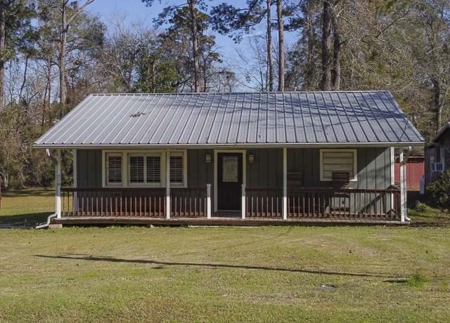 Property at 218 Tallow St, Onalaska, TX 77360, 2 beds, 1 bath