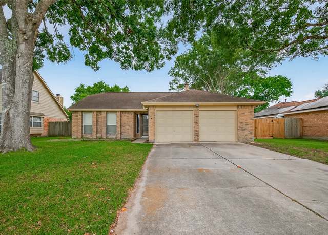 Property at 415 Starborrough Dr, League City, TX 77573, 3 beds, 2 baths