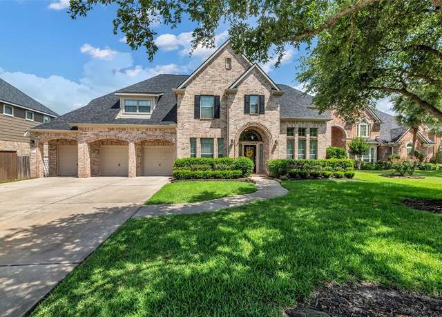 Property at 13710 Elm Shores Dr, Houston, TX 77044, 5 beds, 3.5 baths
