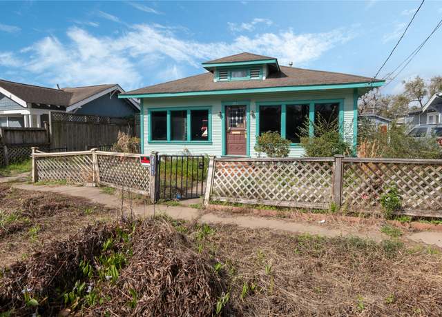 Property at 2011 Singleton St, Houston, TX 77008, 2 beds, 1 bath
