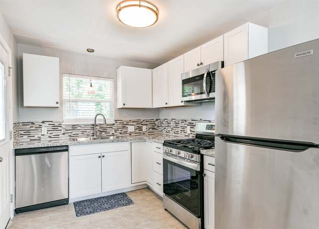 Property at 812 38th St, Galveston, TX 77550, 3 beds, 1 bath