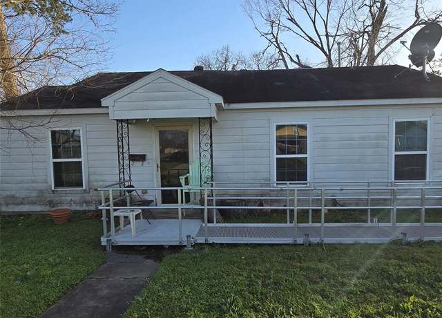 Property at 3822 Arbor St, Houston, TX 77004, 3 beds, 2 baths