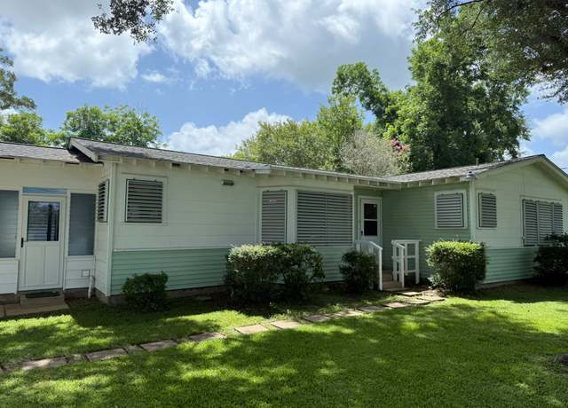Property at 4433 Avenue L, Santa Fe, TX 77510, 3 beds, 2 baths