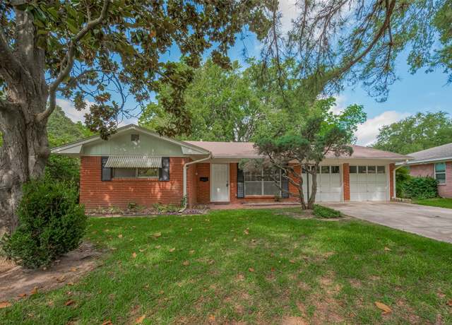 Property at 614 Kyle St, Sugar Land, TX 77478, 2 beds, 1.5 baths