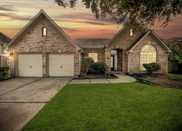 Property at 6922 Springcrest Ct, Sugar Land, TX 77479, 4 beds, 2 baths