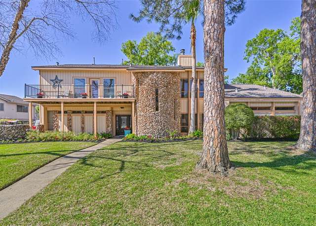 Property at 307 Crestwood Dr, El Lago, TX 77586, 4 beds, 3.5 baths