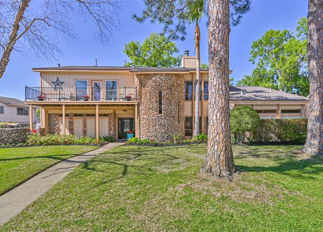 Property at 307 Crestwood Dr, El Lago, TX 77586, 4 beds, 3.5 baths