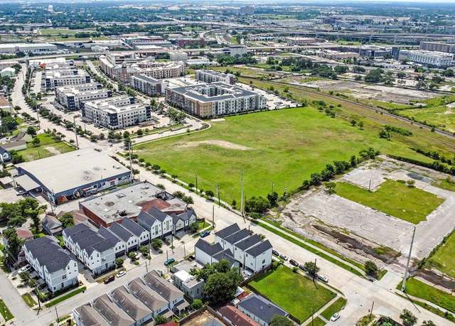 Property at 1503 Chestnut St Unit B, Houston, TX 77009, 3 beds, 3.5 baths