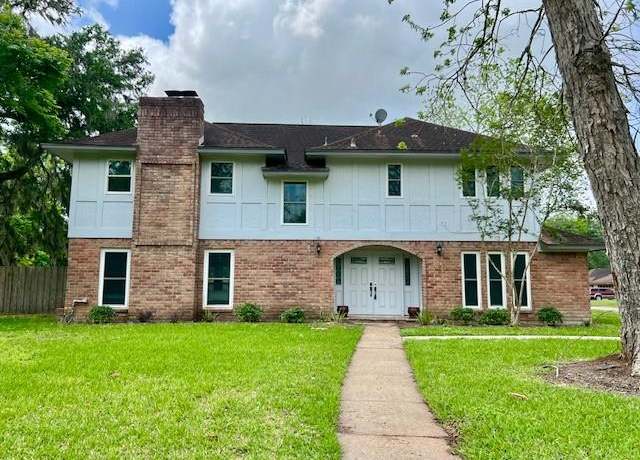 Property at 109 Banyan St, Lake Jackson, TX 77566, 4 beds, 2.5 baths