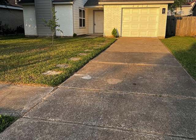 Property at 4434 Hawk Meadow Dr, Katy, TX 77449, 3 beds, 2 baths