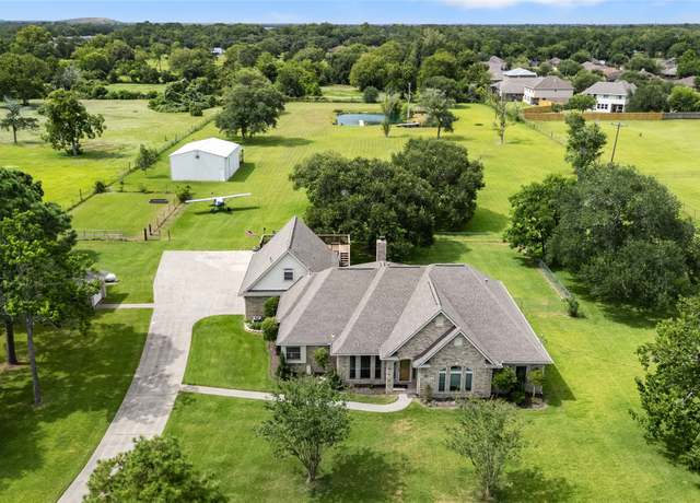 Property at 9204 Delesandri Dr, Hitchcock, TX 77563, 4 beds, 3.5 baths