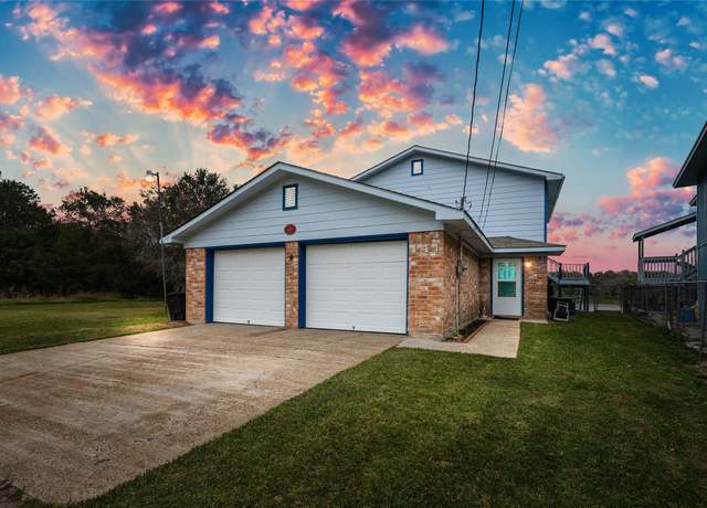Property at 4587 Rio Dr, Brazoria, TX 77422, 3 beds, 2 baths