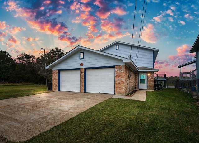 Property at 4587 Rio Dr, Brazoria, TX 77422, 3 beds, 2 baths