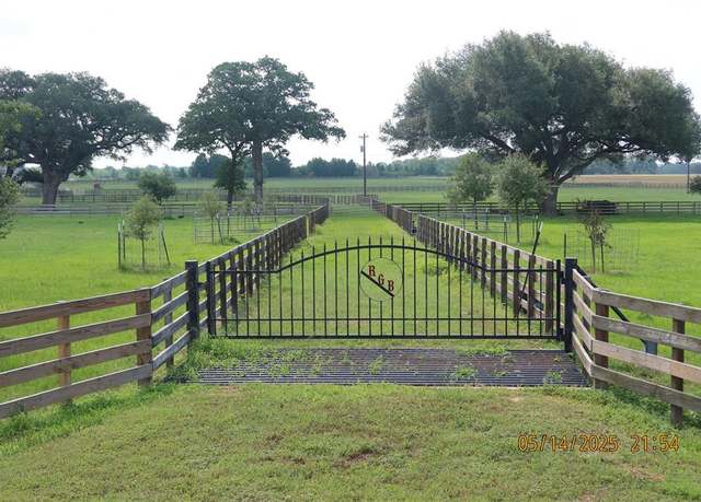 Property at 66 County Road 77d, Schulenburg, TX 78956, 1 bath