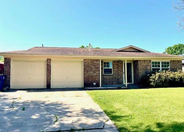Property at 505 W Mimosa St, Angleton, TX 77515, 3 beds, 1.5 baths