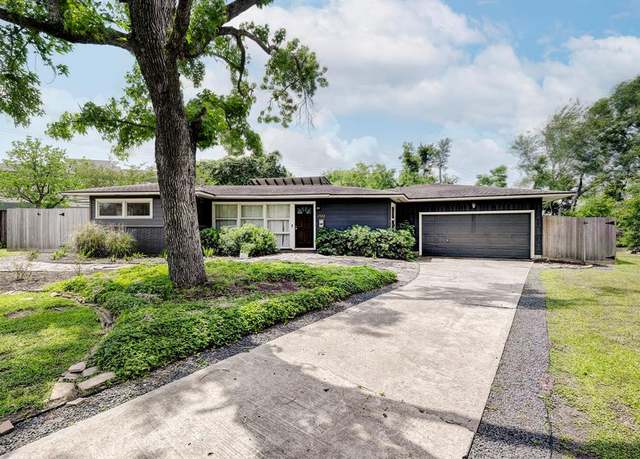 Property at 1522 Glen Oaks St, Houston, TX 77008, 3 beds, 2 baths