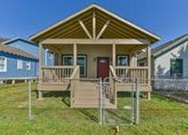 Property at 4212 Avenue Q 1/2 St, Galveston, TX 77550, 3 beds, 2 baths