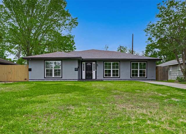 Property at 1425 Confederate Rd, Houston, TX 77055, 5 beds, 3 baths