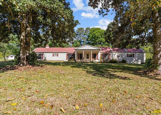 Property at 552 State Highway 7 W, Crockett, TX 75835, 4 beds, 3 baths