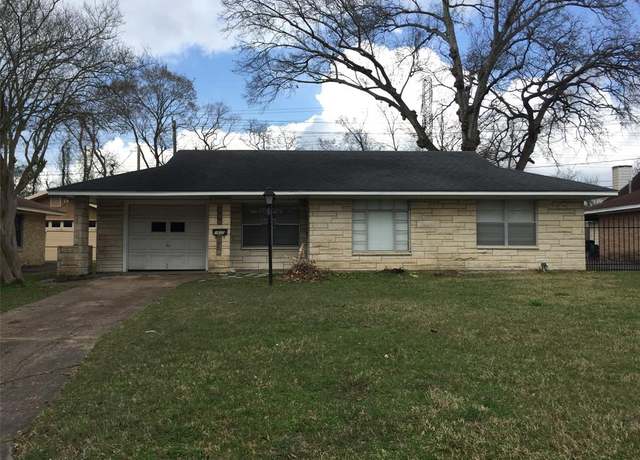 Property at 1630 Stonecrest Dr, Houston, TX 77018, 2 beds, 1 bath