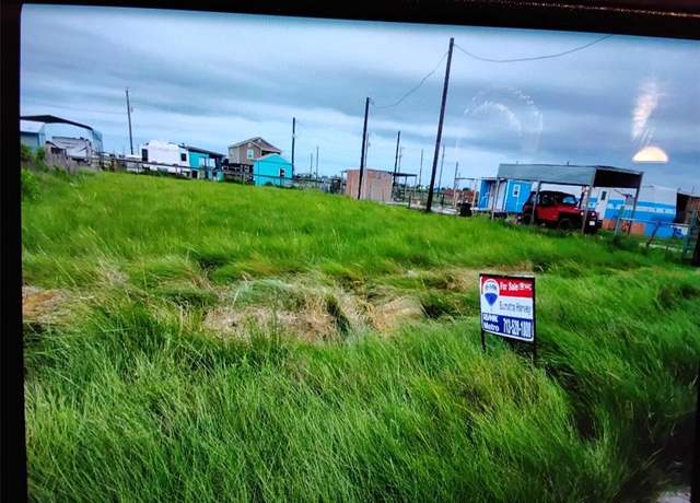 Property at 355 Mariposa St, Sargent, TX 77414