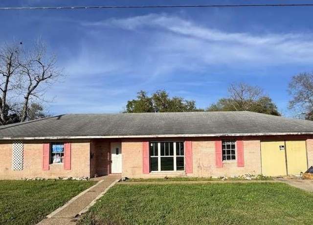 Property at 3200 4th Ave, Port Arthur, TX 77642, 4 beds, 2 baths
