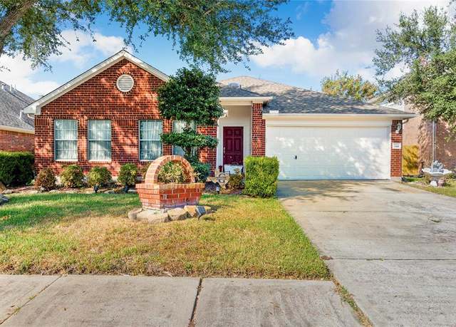 Property at 3318 Keithwood Cir W, Pearland, TX 77584, 3 beds, 2 baths