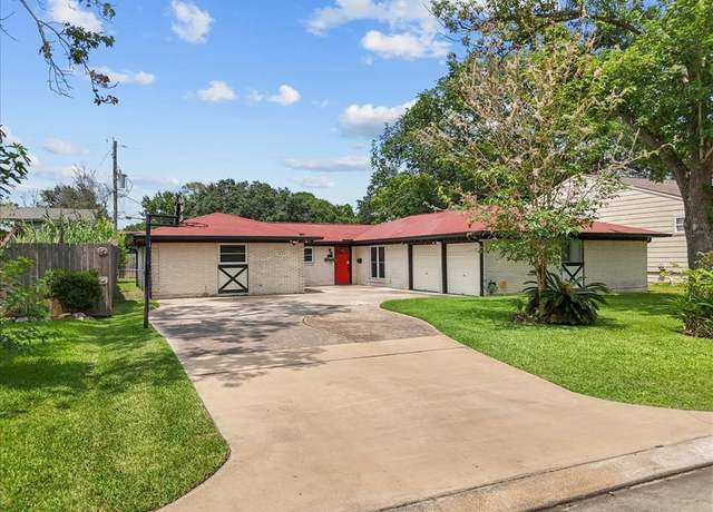 Property at 1422 Cedarbrook Ct, Seabrook, TX 77586, 4 beds, 2 baths