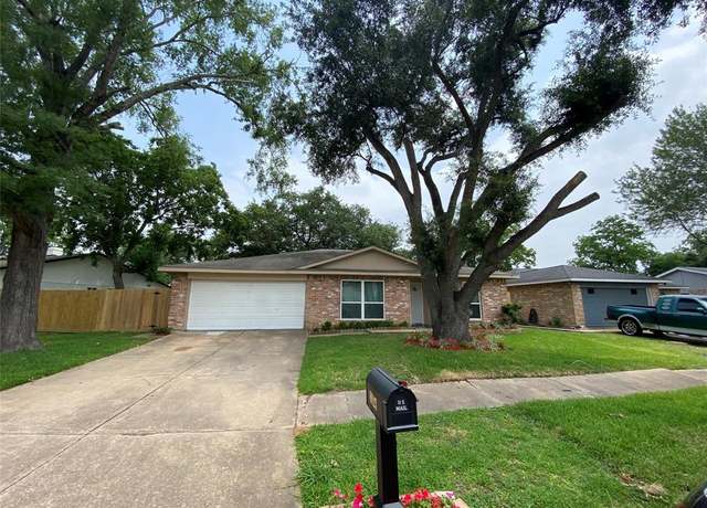 Property at 10123 Kent Towne Ln, Sugar Land, TX 77498, 3 beds, 2 baths