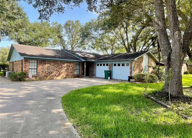 Property at 409 Elm Dr, Ganado, TX 77962, 3 beds, 2 baths