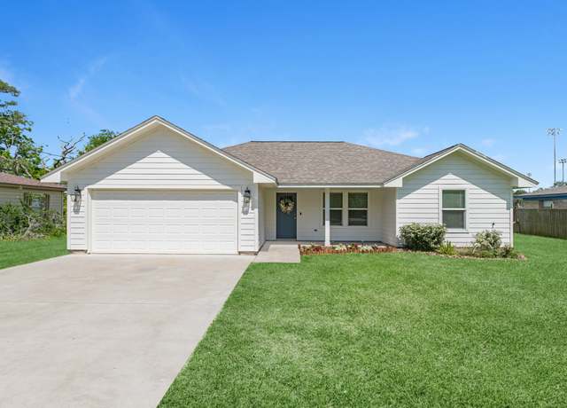 Property at 127 Lakewood Dr, Clute, TX 77531, 3 beds, 2 baths