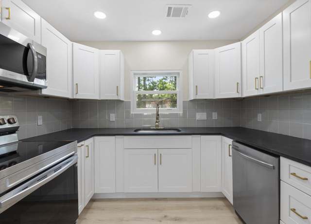 Property at 19947 Timber Line Ln, New Caney, TX 77357, 3 beds, 2 baths