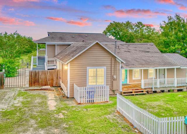 Property at 307 Shepard Ln, Brenham, TX 77833, 6 beds, 3 baths