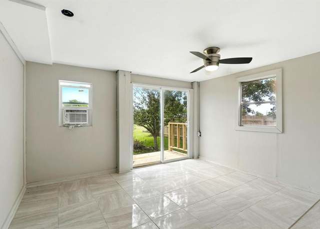 Property at 307 Shepard Ln, Brenham, TX 77833, 6 beds, 3 baths