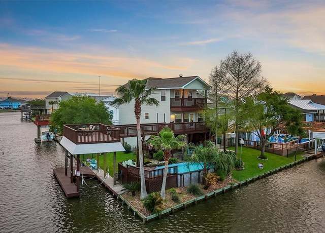 Property at 9 S Sandpiper St, La Marque, TX 77568, 4 beds, 2.5 baths