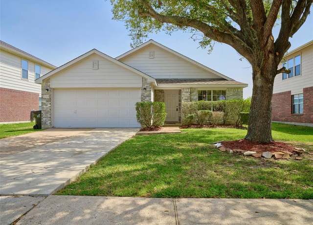 Property at 1319 Emilee Ct, Rosenberg, TX 77471, 3 beds, 2 baths