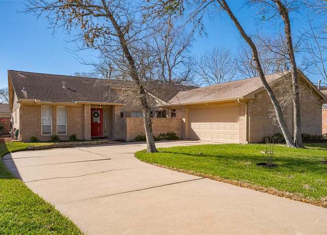 Property at 1319 Hitherfield Dr, Sugar Land, TX 77498, 3 beds, 2 baths