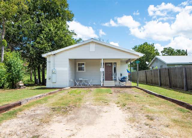 Property at 727 Railroad Rd, Somerville, TX 77879, 3 beds, 1 bath