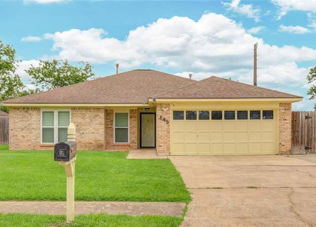 Property at 146 Daffodil St, Lake Jackson, TX 77566, 3 beds, 2 baths