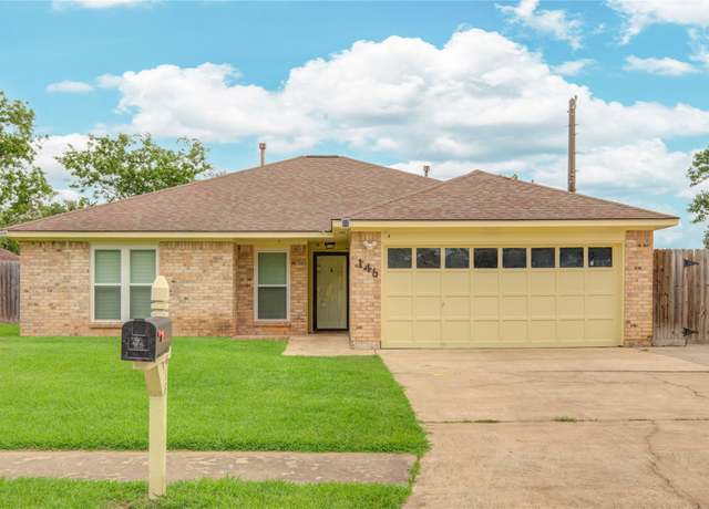 Property at 146 Daffodil St, Lake Jackson, TX 77566, 3 beds, 2 baths