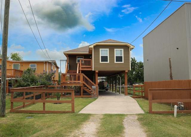 Property at 931 12th St, Dickinson, TX 77539, 3 beds, 2 baths