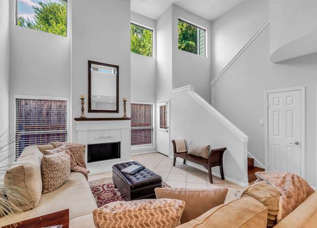 Property at 2555 Bering Dr #15, Houston, TX 77057, 3 beds, 2.5 baths