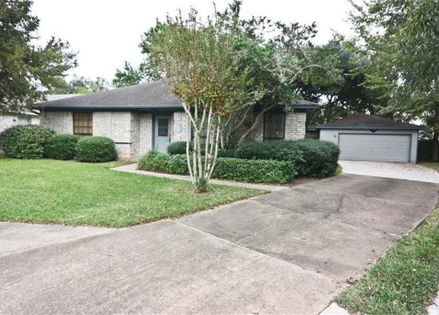 Property at 1206 Carriage Dr, Richmond, TX 77406, 3 beds, 2 baths