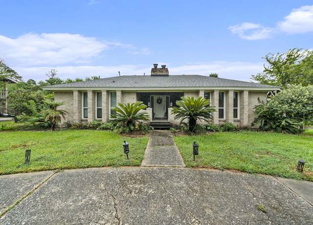 Property at 629 Oakdale St, La Porte, TX 77571, 3 beds, 2 baths