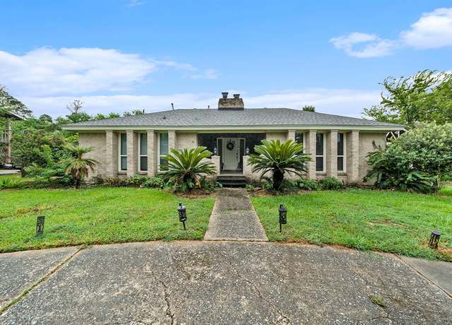 Property at 629 Oakdale St, La Porte, TX 77571, 3 beds, 2 baths